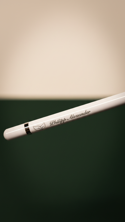 lasergravur-auf-metallstift-praezise-veredelung-nahaufnahme